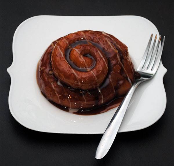 Cinnamon Roll Plate